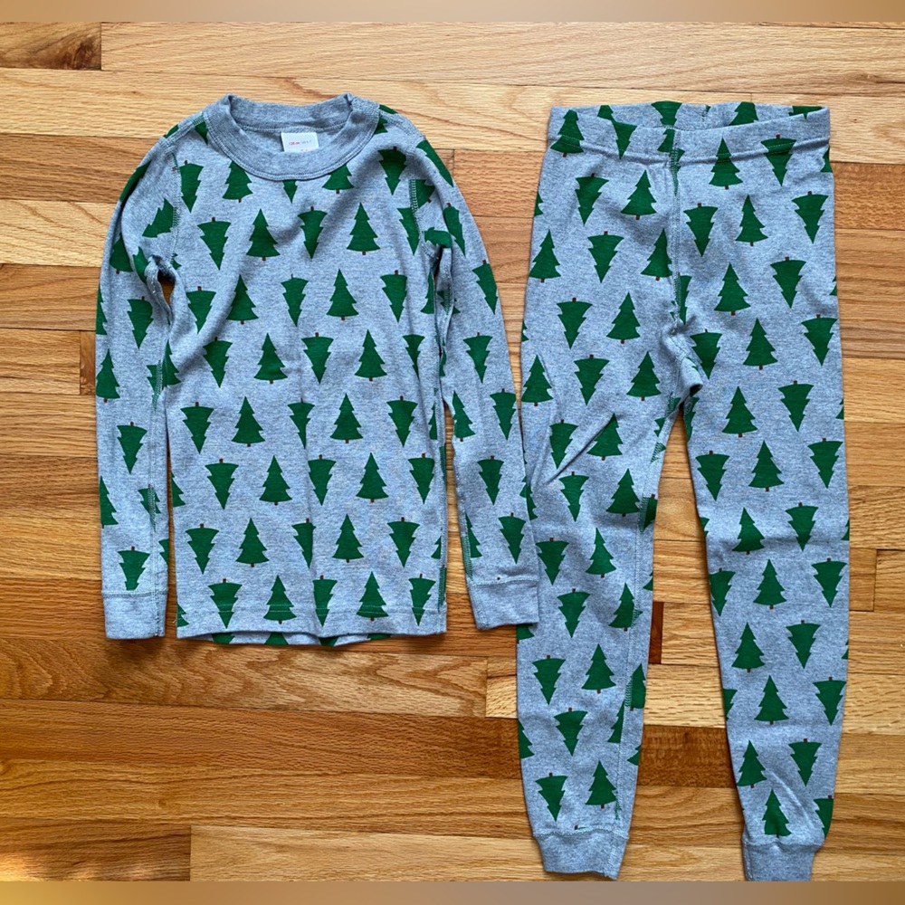 Like new/worn once - Hanna Andersson Christmas pajamas - size 6/7 (120cm)
